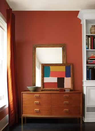 Cinnamon rusted-brown-painted bedroom with Etiquette off white-painted ceiling, White Heron bookcase