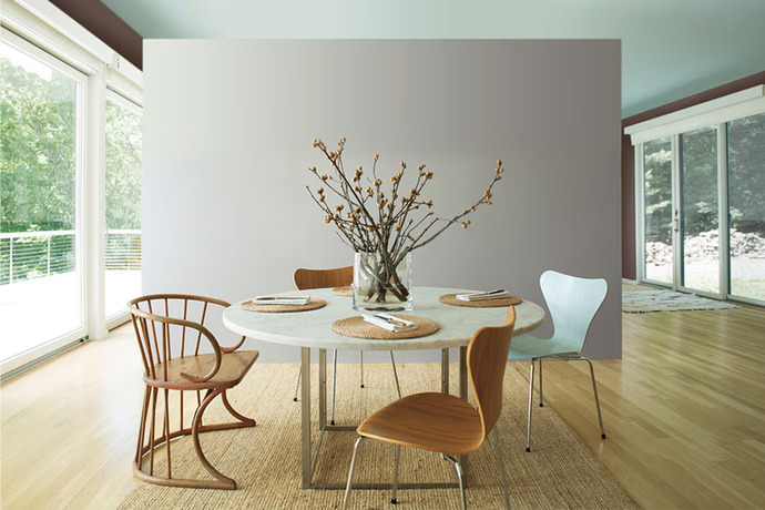 A modern dining room with midcentury dining set, mint-painted ceiling and room partition